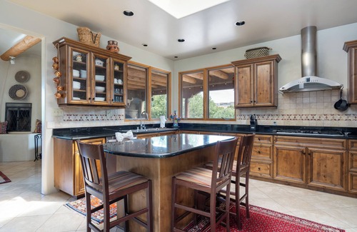 Tierra Preciosa House | Casa Del Oso - Mountain Views & Hot Tub