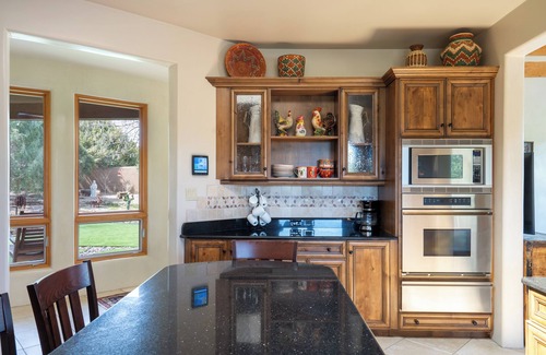 Tierra Preciosa House | Casa Del Oso - Mountain Views & Hot Tub