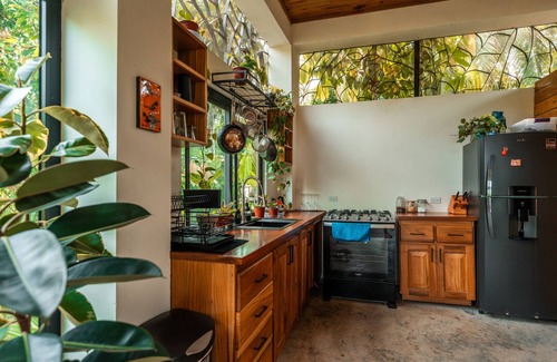 Bocas del Toro House | Casa Deliciosa - 2 Story Home, 2 min from beach, kitchen, office, dogs allowed