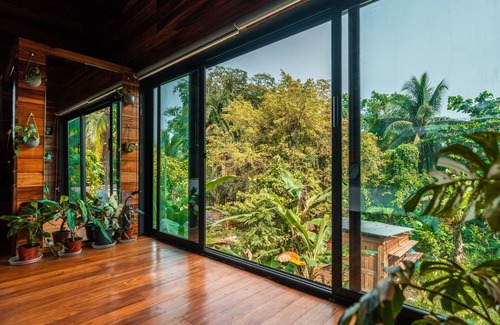 Bocas del Toro House | Casa Deliciosa - 2 Story Home, 2 min from beach, kitchen, office, dogs allowed