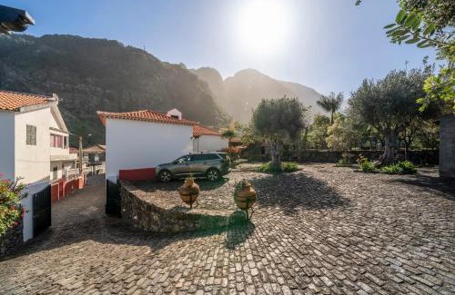 Ponta Delgada House | Casa do Terreiro by An Island Apart