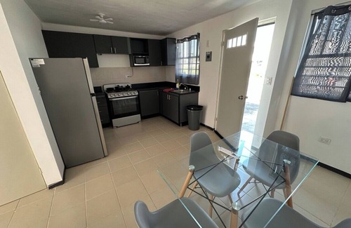 Apodaca House | Casa dos pisos