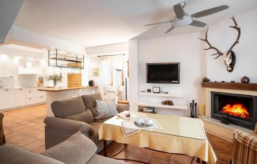 Huetor Santillan House | Casa El Pilar con chimenea, jardín y parking privado