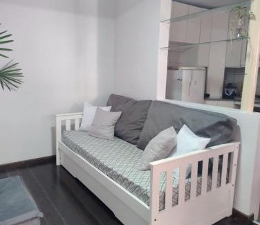 Xaxim House | Casa em rua de comércio em Ctba