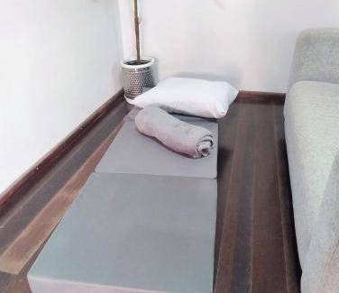 Xaxim House | Casa em rua de comércio em Ctba