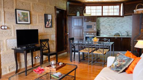 Arico House | Casa en finca de uva con piscina privada, cubierta y climatizada