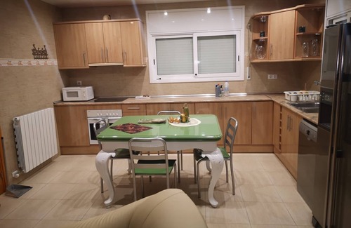 La Prosperitat House | Casa en la Montaña Cerca de la Playa