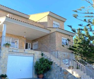 Chiva House | Casa en Valencia, piscina, cerca de golf, playas, moto Gp