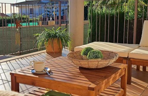 Chiva House | Casa en Valencia, piscina, cerca de golf, playas, moto Gp