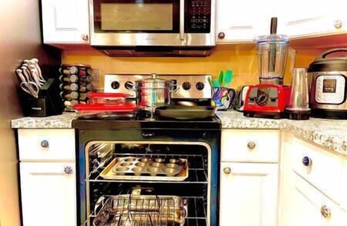 Sahuarita House | Casa Encanto Family Friendly w/Private Pool, 72" TV, Arcade