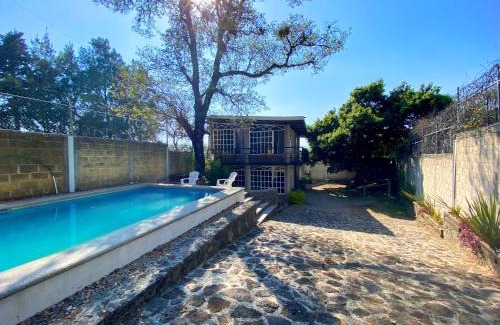 Tepoztlan House | Casa Encino con alberca climatizada en Tepoztlán