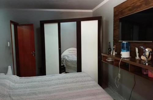 Castanheira House | Casa Espaçosa com 3 Suítes, Jardim e Hidromassagem Privativa