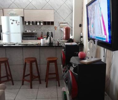 Castanheira House | Casa Espaçosa com 3 Suítes, Jardim e Hidromassagem Privativa