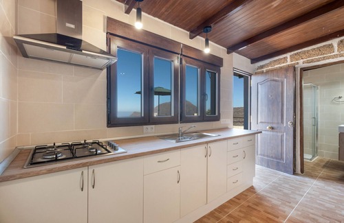 Valle de San Lorenzo Villa | 'Casa Eyden Sunset View' with Private Terrace and Wi-Fi