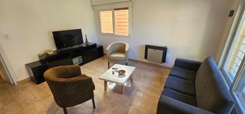 Belen de Escobar Apartment | Casa familiar con doble patio, cochera, fácil acceso en el centro de Escobar