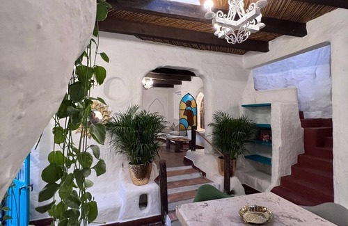 Santa Cecilia House | Casa Gaudí