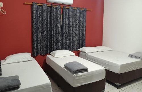 Barra do Garcas House | Casa grande, ar em todos os quartos, cabe 3 carros