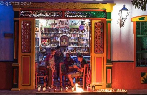 Quebrada Guadalejo House | Casa Guayaquil en el Parque Principal Cauca Viejo