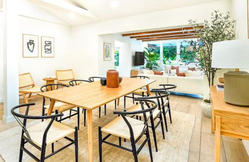 Biscayne Park House | Casa in Tropic Paradise with Pool, BBQ and Firepit