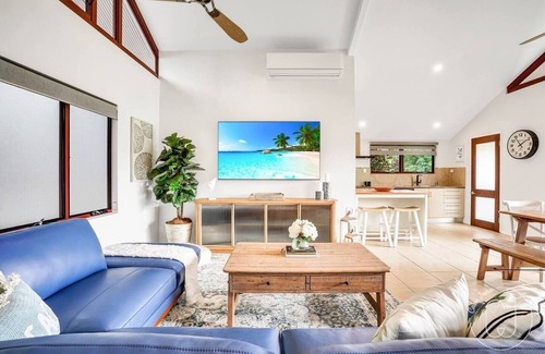 Kurrimine Beach House | Casa Jana Resort style accommodation - Pet Friendly