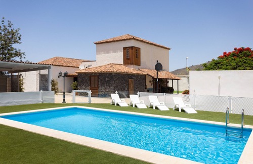 Adeje Villa | Casa La Rueda with pool