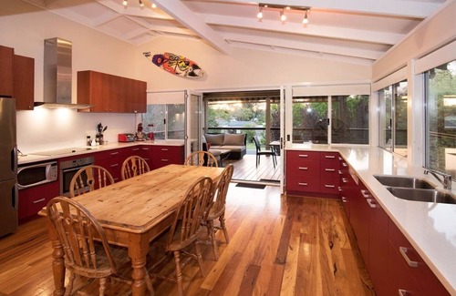 Quindalup House | Casa Lagoona A Lush Family Haven by the Beach