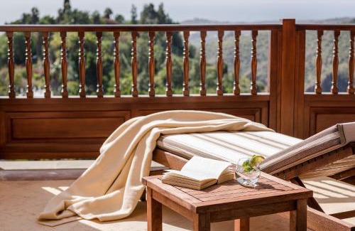 Monte Leon Hotel | Casa León Royal Retreat