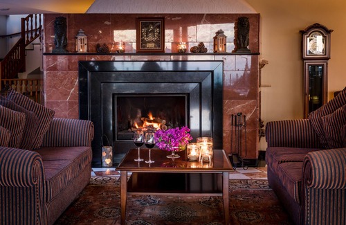 Monte Leon Hotel | Casa León Royal Retreat