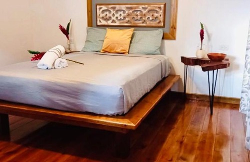 Bocas del Toro Hotel | Casa Le Parc - Main Street