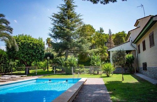 Chiva House | Casa Les Garroferes for 20 people