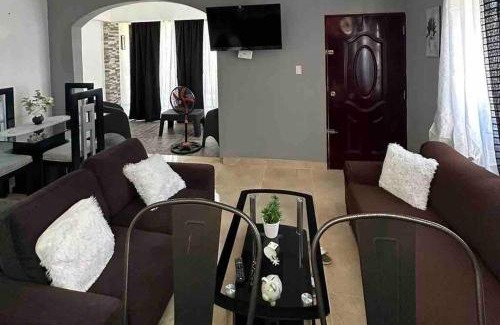 Payita House | Casa Linda - 10 mins from Beach & Lagoon with AC & Free Parking