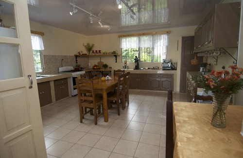 Los Naranjos House | Casa Los Naranjos. your home away from home.