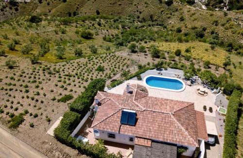 Canillas de Aceituno House | Casa lucía