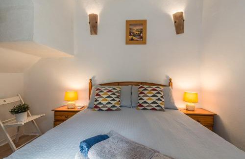 Pinos del Valle House | Casa Luna - 16th century traditional spanish village house