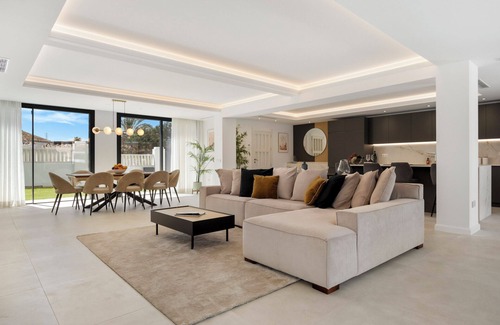 Urbanizacion Marbessa Villa | Casa Luna Spa - new modern and luxurious villa beach side Marbella!