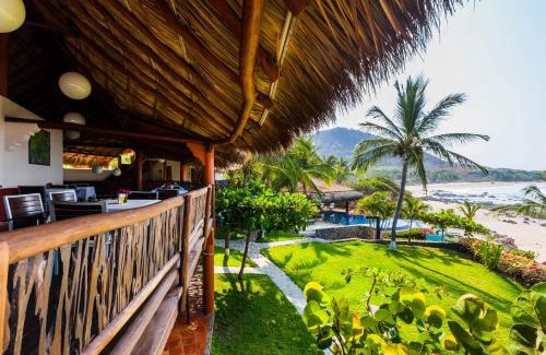 Troncones Bed & Breakfast | Casa Manzanillo - Beach Room - Ocean Front Room at Exceptional Beach Front Location