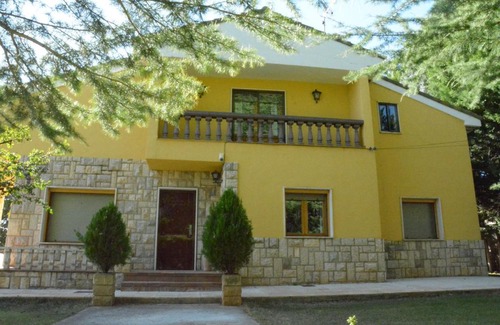 Teruel House | Casa Martín, casa con jardín pensada para familias