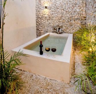 Centro Villa | Casa mi Merida Centro, alberca, tina, cuarto king size, cuarto 2 camas dobles