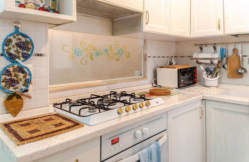 Arenella Apartment | "Casa Mia Vacanze Napoli" Comfort and tranquility Close to the Center and Metro1!