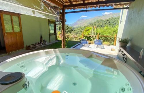 Araras House | Casa Mirante do Prata no Vale das Videiras