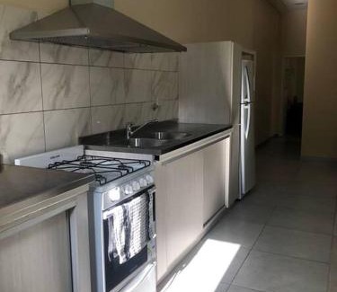 San Nicolas de los Arroyos House | Casa moderna y amplia con patio y cochera techada