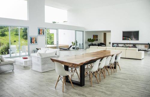 Titiribi Villa | Casa Moderna en Parcelación La Siria