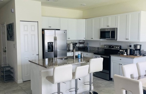 Miami Lakes House | Casa moderna con vista al lago, ubicacion central