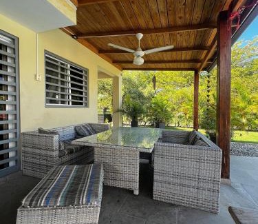 Munoz House | casa moderna y campestre con piscina y patio serca a la playa