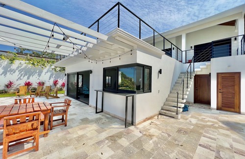 French Harbour House | Casa MoJo @Coral Views, French Harbour