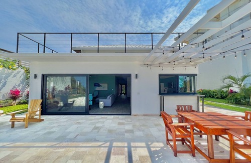 French Harbour House | Casa MoJo @Coral Views, French Harbour