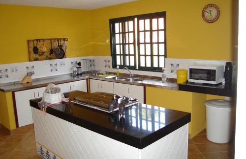 Pedra Bela House | Casa na FAZENDA para até 35 hóspedes, 10 suítes, PISCINA, churrasqueira, internet 400MB, PESCA, cavalos e vaca de LEITE