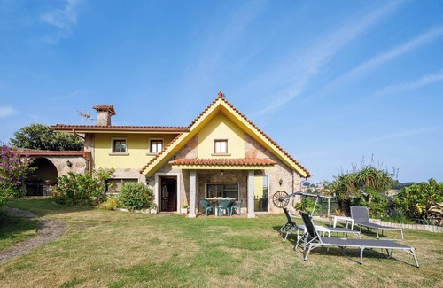 Bueu Villa | "Casa Nueva de Bueu" with Mountain View, Wi-Fi, Garden & Terrace