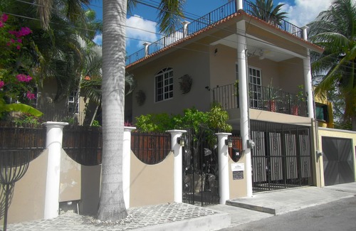 Colonos Cuzamil House | CASA OKLAHOMA in Cozumel Mexico is beautiful, private oasis 3 blocks from Ocean.