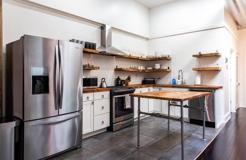 Downtown Louisville Condo | Casa Omara ~ Heart of Downtown/Nulu! ~ 3 King Beds